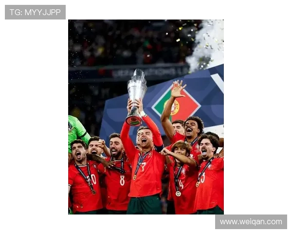 C罗三次捧杯庆祝葡萄牙足协